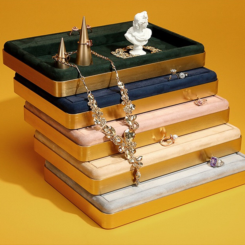 Luxury Watch Stand - Cao Leve Nhung Vòng Vòng Tay